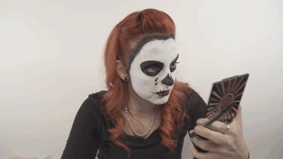 Skull beauty look
