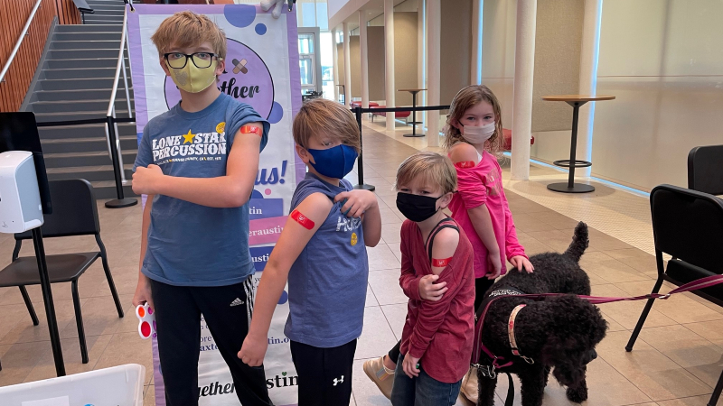 children with therapy dog