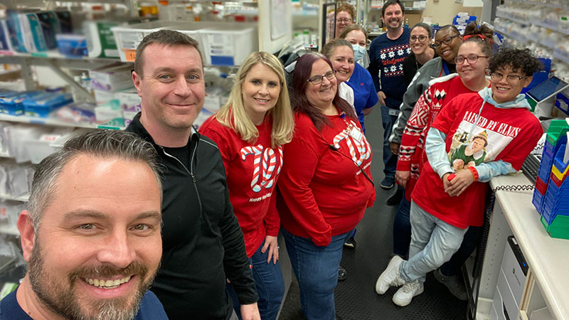 Lisa Tomic and group of volunteers